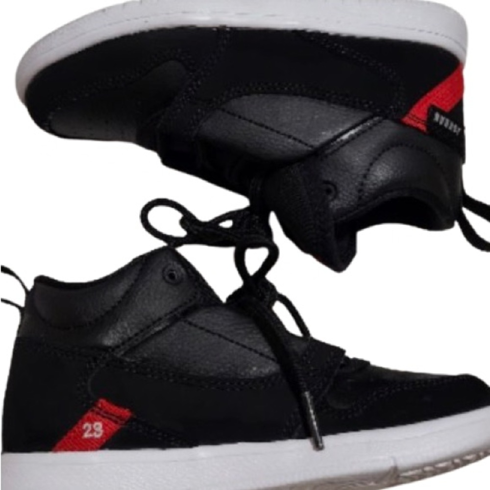 Jordan Fadeaway Mid Top in Black and Red Size 7 Men’s or Youth/8.5 Women’s